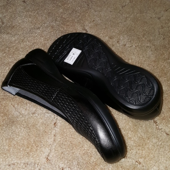 Shoes - Picture 2 of 3